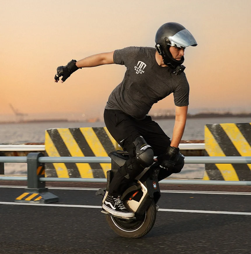 2025 INMOTION V12S the All-New 6000W Electric Unicycle - Image 8