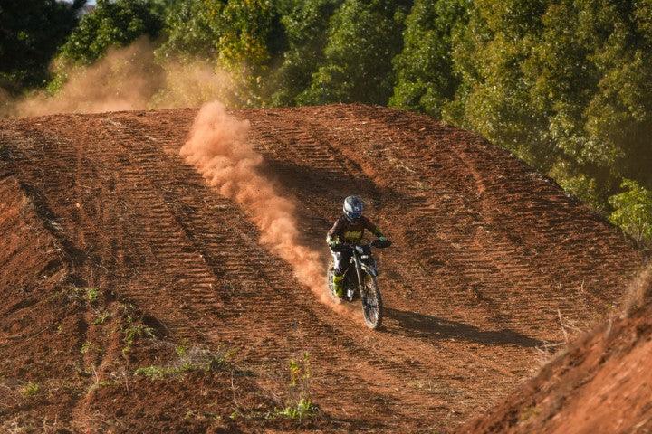 2025 Surron Ultra Bee Electric dirt bike E Moto - Image 27