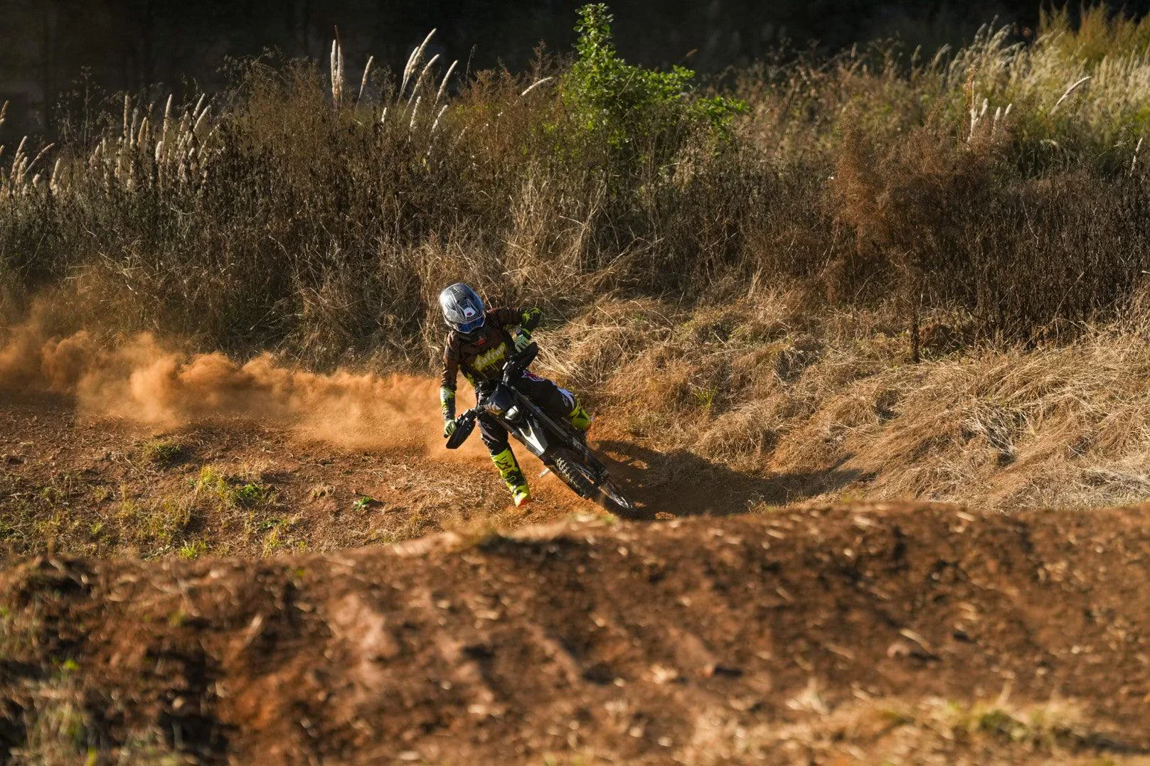 2025 Surron Ultra Bee Electric dirt bike E Moto - Image 31