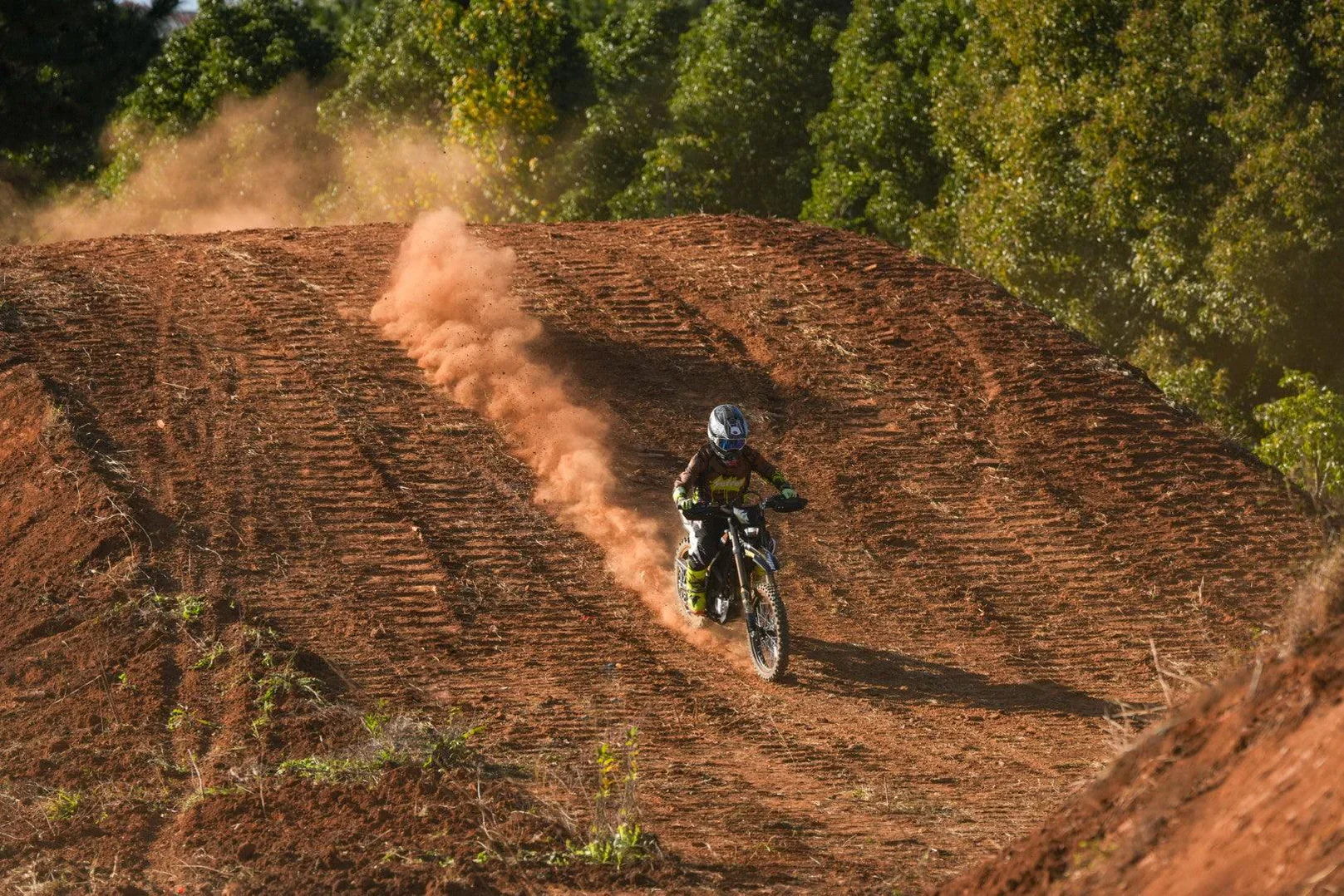 2025 Surron Ultra Bee Electric dirt bike E Moto - Image 33