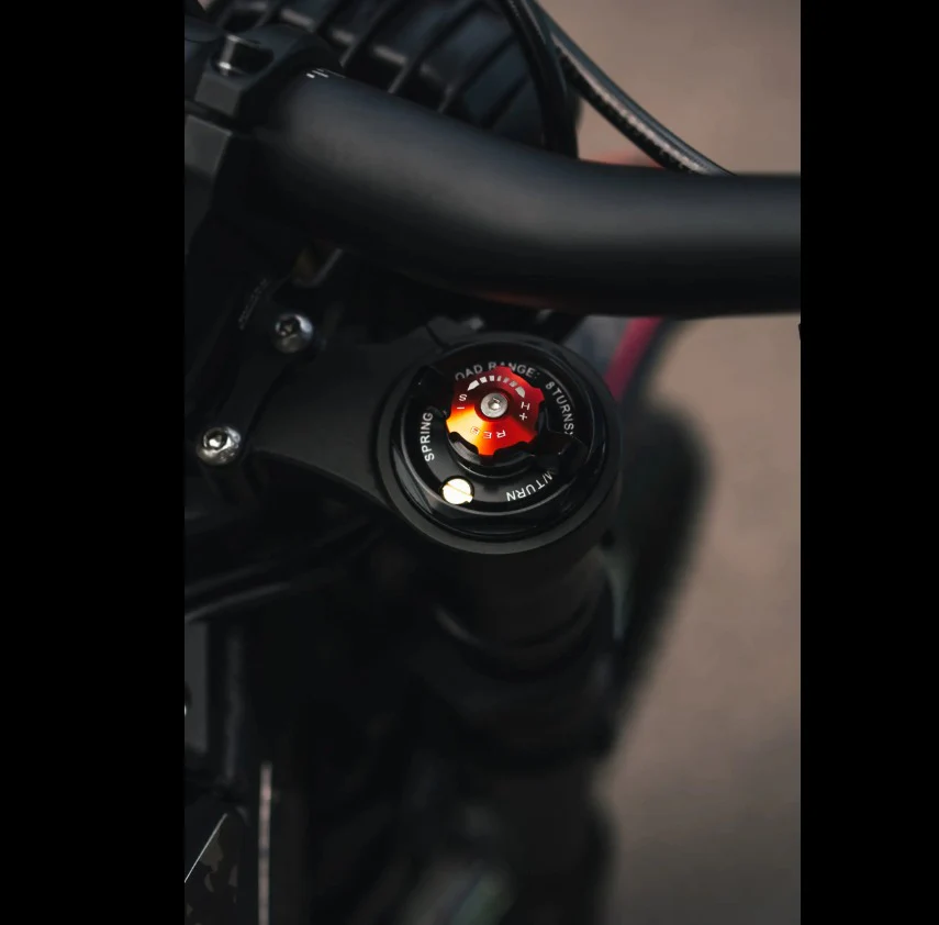 2025 Talaria Sting MX5 Dirt Bike 72V 40Ah 13400W 100KM  Long Range - Image 8