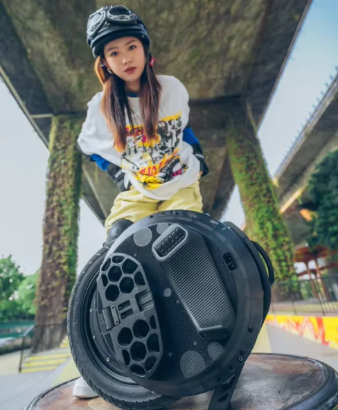Begode C8 Electric Unicycle - Image 4