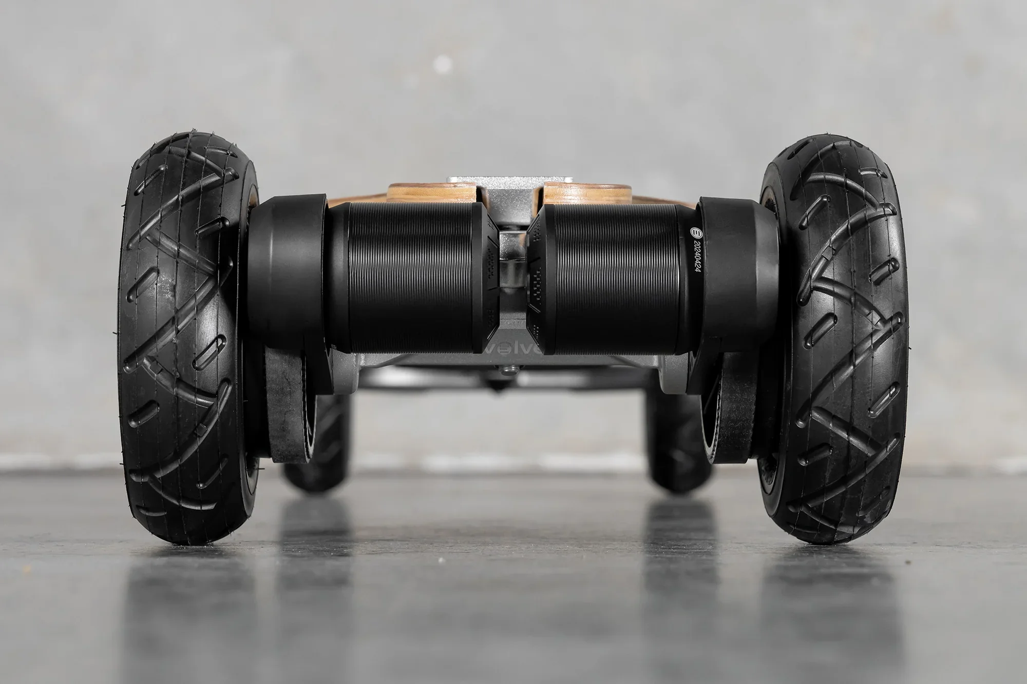 Diablo Bamboo All Terrain Electric skateboard - Image 5