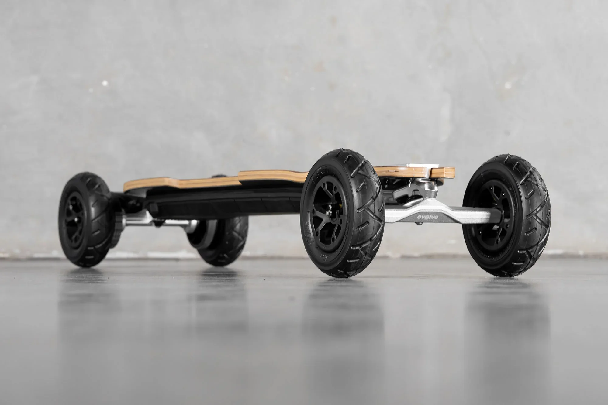 Diablo Bamboo All Terrain Electric skateboard - Image 6