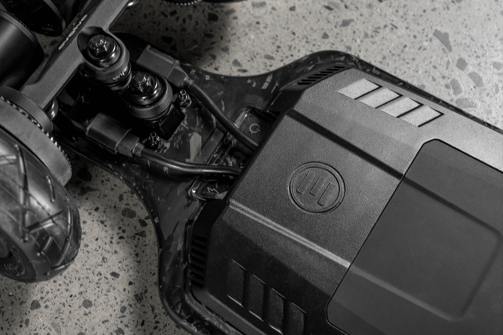 Diablo Carbon All Terrain Electric skateboard new 2025 - Image 4