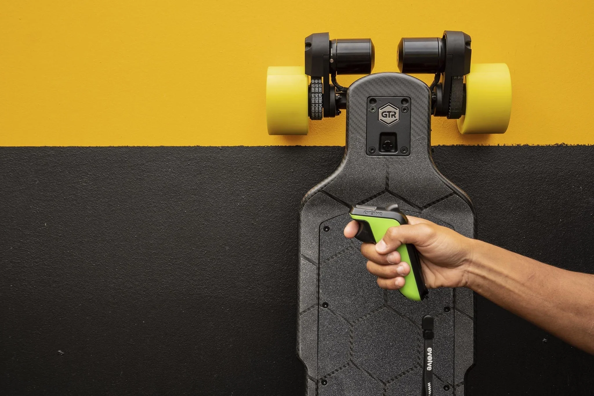 GTR Carbon Street Series 1 Electric Skateboard - Image 6