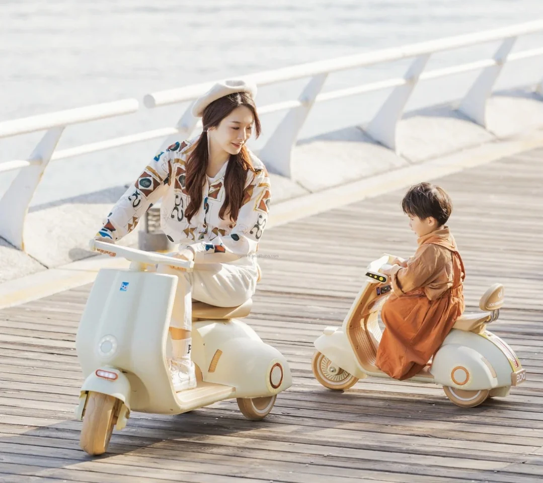 Kids Vespa Ride on 03 wheeled Electric Scooter Age 3-7 - Image 3