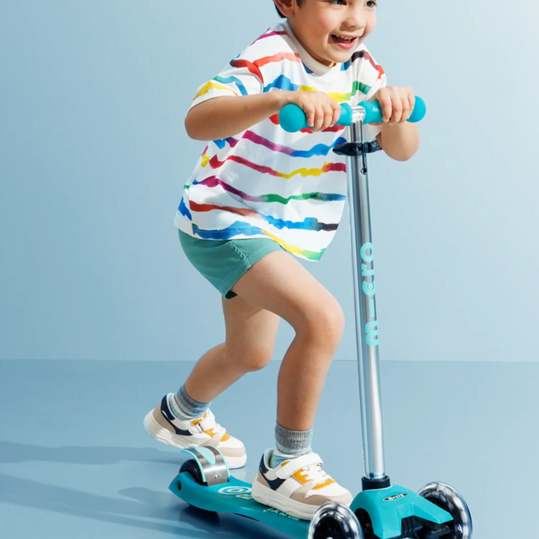 Maxi Micro Deluxe Glow LED - Jelly Green kids Age 5-12 Years - Image 2