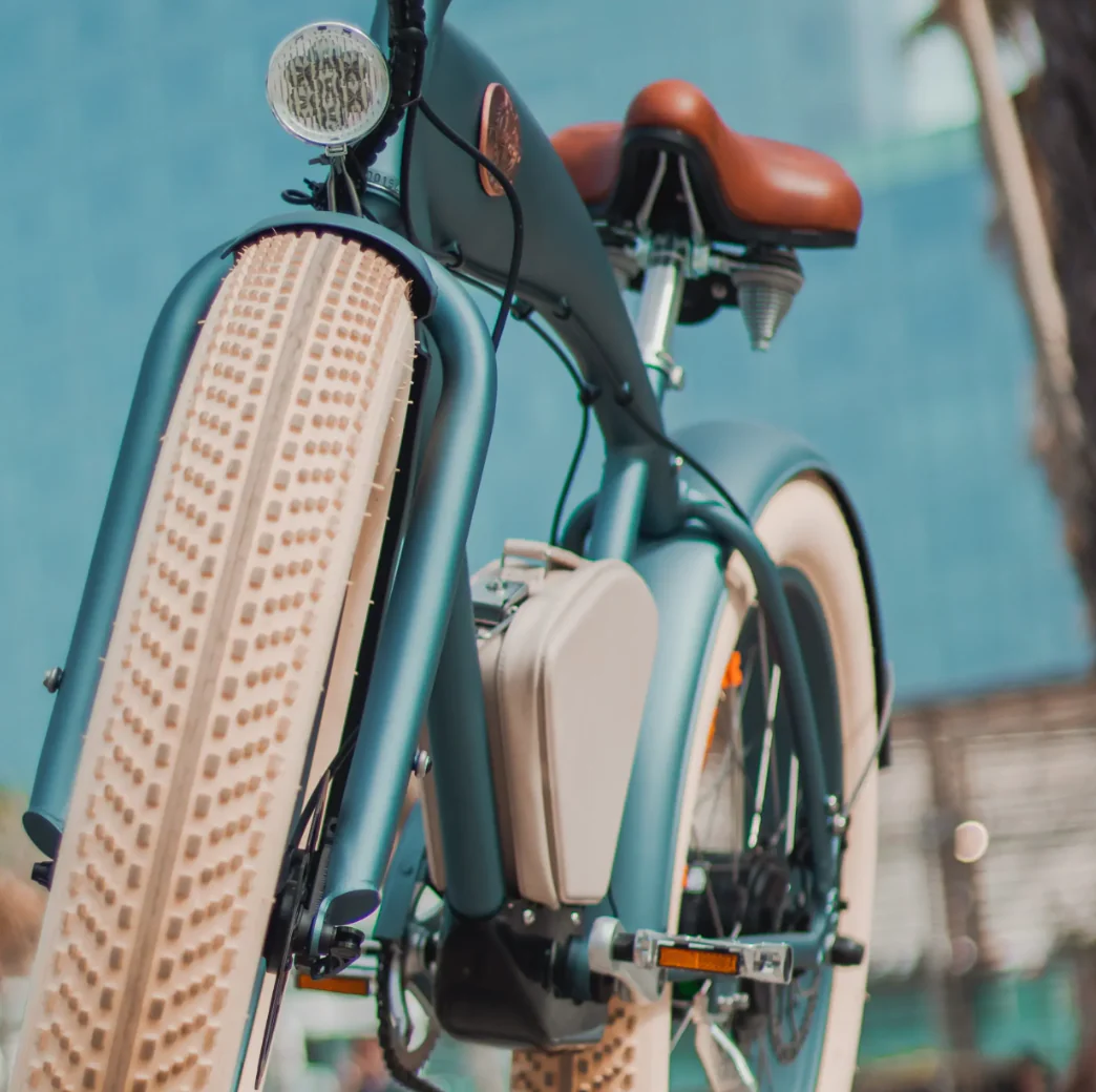 Rayvolt Beachin VINTAGE Electric Bicycle | Luxury city cruze | smart locker - Image 11