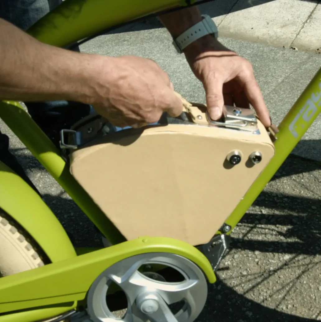 Rayvolt Beachin VINTAGE Electric Bicycle | Luxury city cruze | smart locker - Image 4