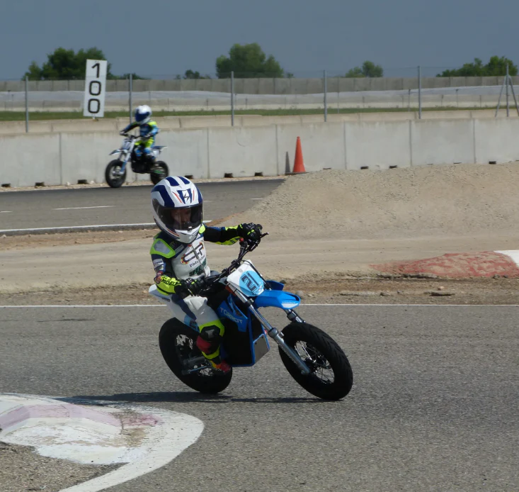 Torrot SM1 Kids Electric Cross Bike  Age 3-8– Safe, Fun & Skill-Building Adventure - Image 7