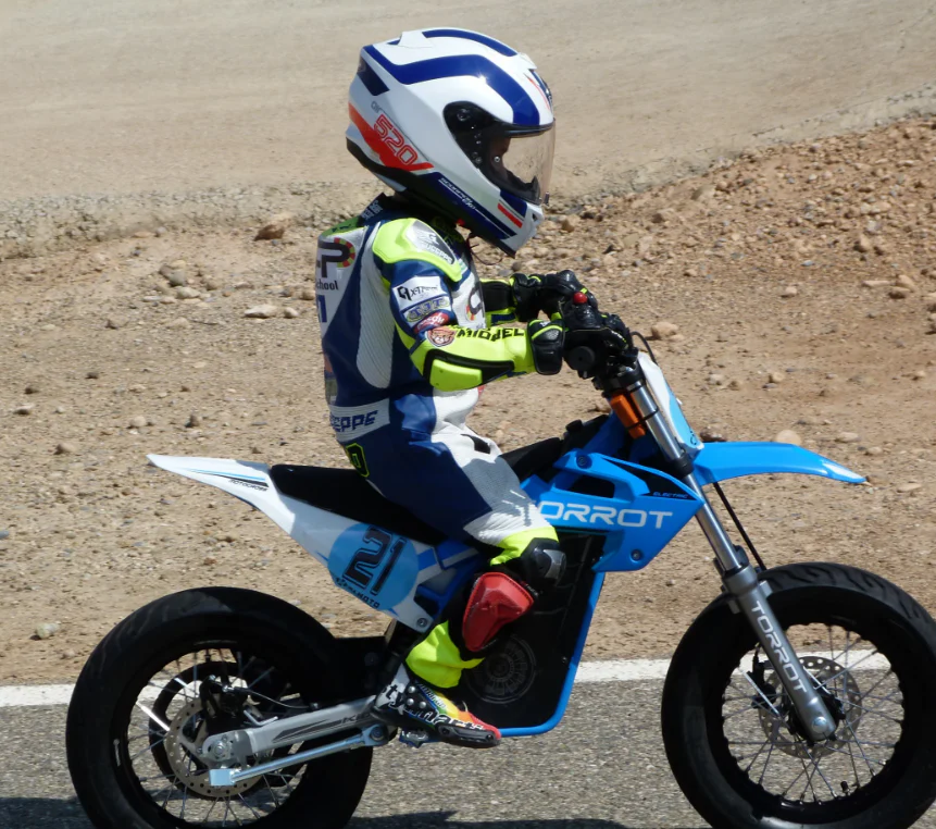 Torrot Supermotard TWO (SM2) – The Ultimate Kids Electric Dirt Bike (Ages 6–12) - Image 3