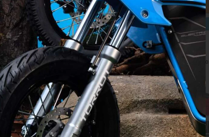 Torrot Supermotard TWO (SM2) – The Ultimate Kids Electric Dirt Bike (Ages 6–12) - Image 8